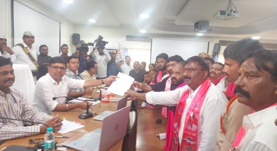 ఆర్ గ్యారంటీలను అమలు చేయాలి.