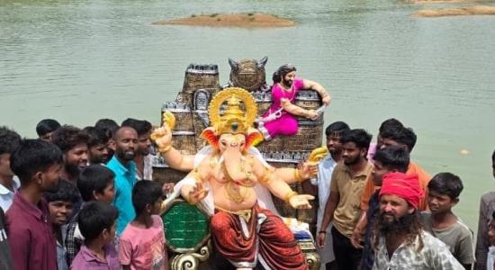 పూజలు లేకుండానే నేరుగా గంగమ్మ ఒడికి గణేశుడు.