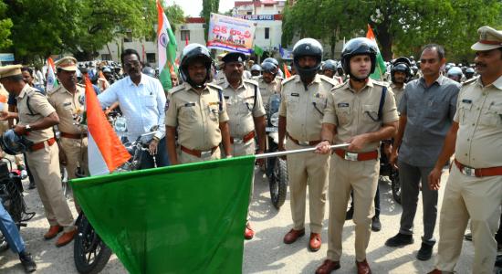 పోలీస్ అమరవీరుల త్యాగాలను స్మరిస్తూ నల్లగొండ పట్టణంలో బైక్ ర్యాలీ నిర్వహణ .